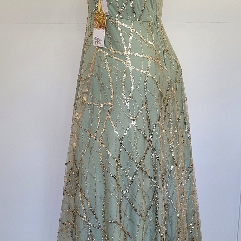 Say Yes Sequin Ball Gown Size 9 Juniors - Picture 11 of 17